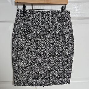 Suzy Shier Black and White Pencil Skirt Knee-Length Work